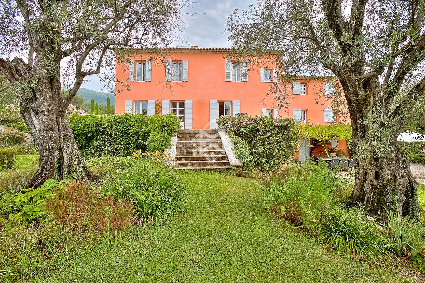 Sale Villa Grasse - 6 Bedrooms - Hills - Exceptional property . Ref 5132