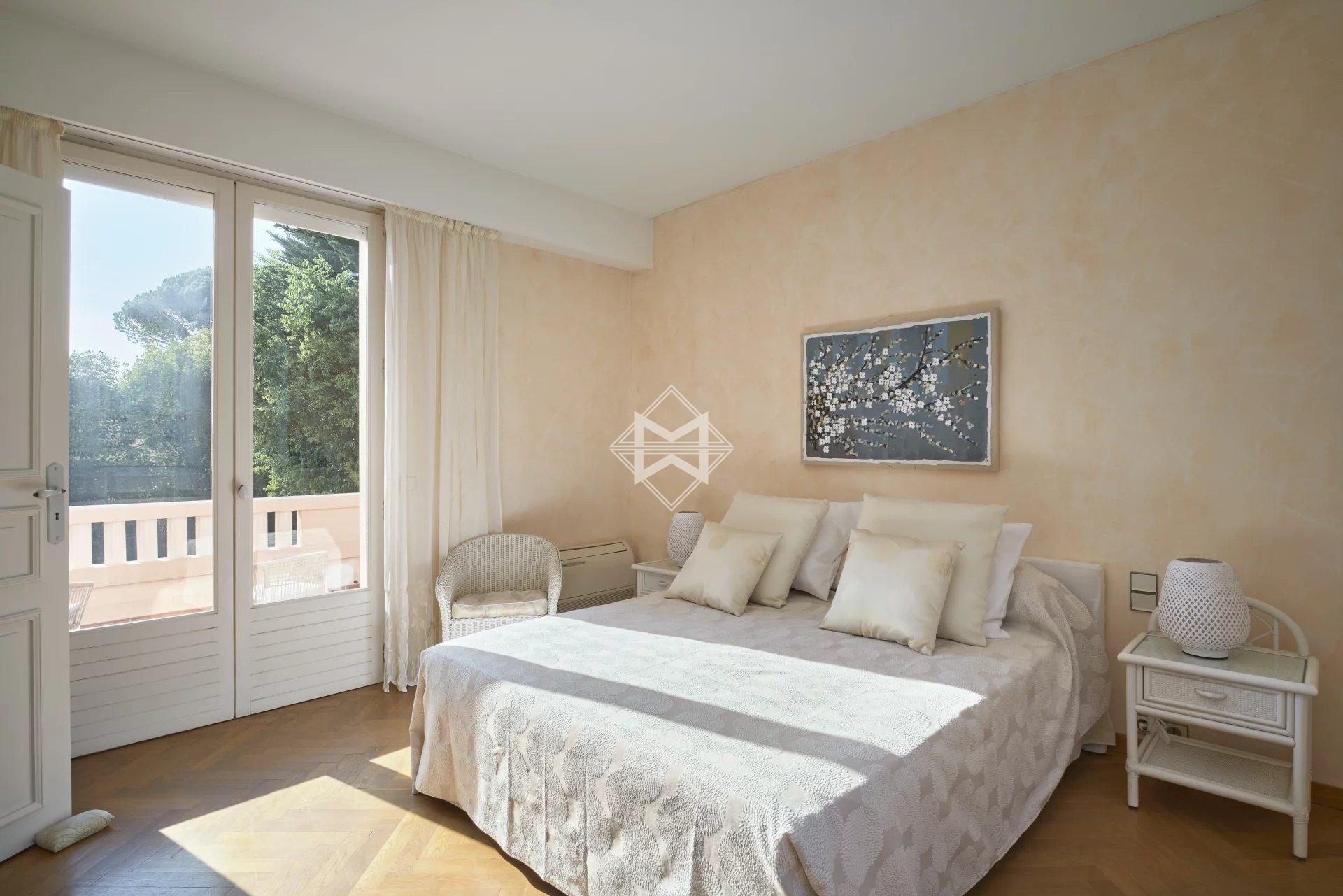 Rent Villa Cannes - 5 Bedrooms - Near downtown . Ref 1809L