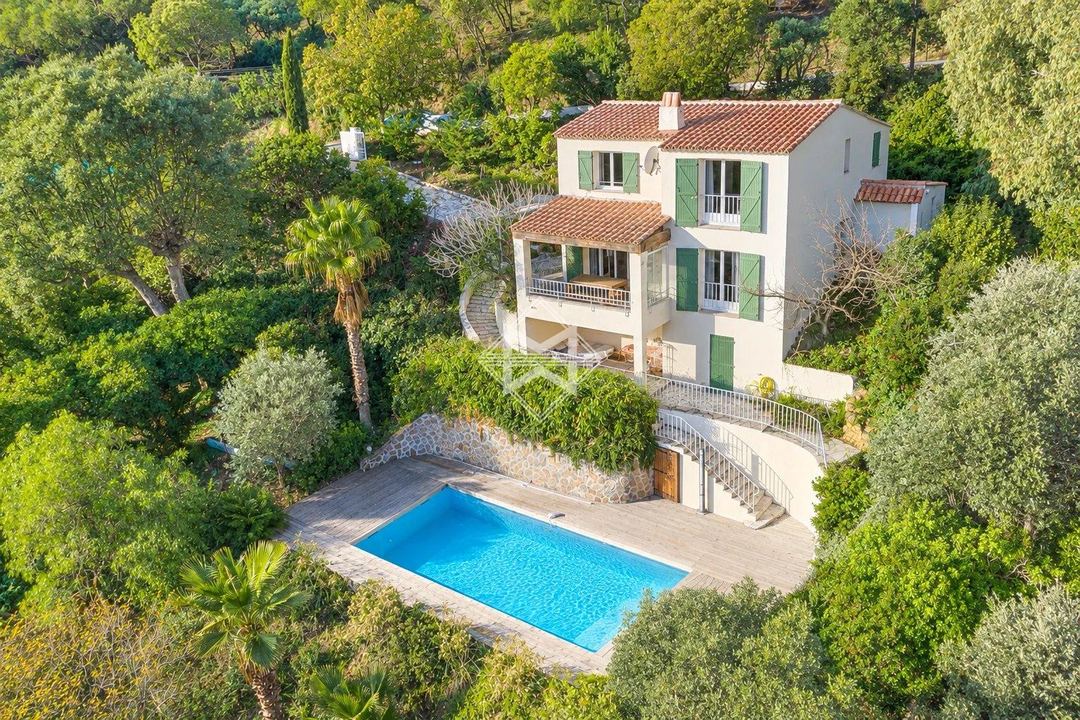 Sale Villa La-Croix-Valmer - 4 Bedrooms - Sea view - Sea view . Ref 83127