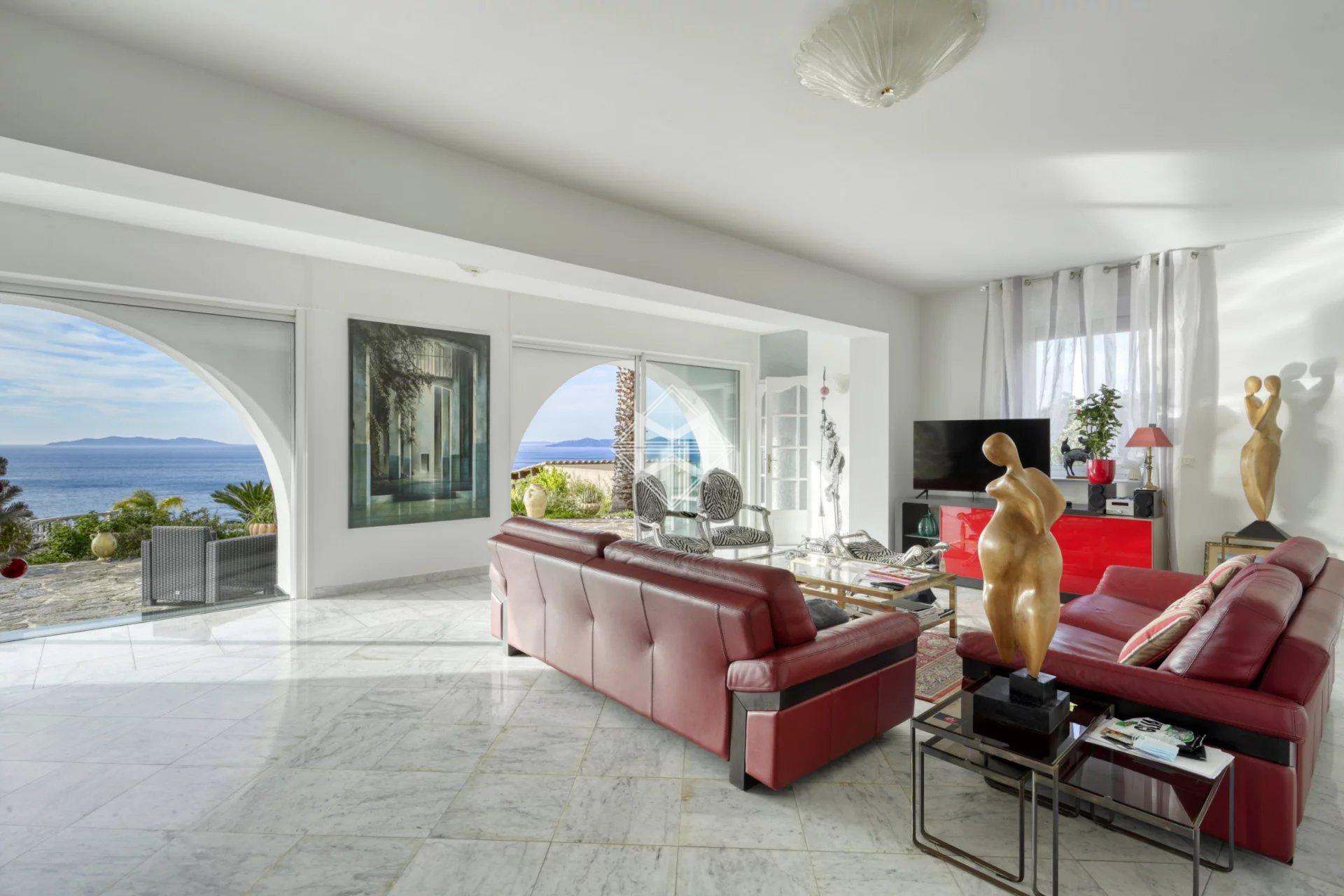 Sale Villa Rayol-Canadel-sur-Mer - 5 Bedrooms - Sea view . Ref 8954